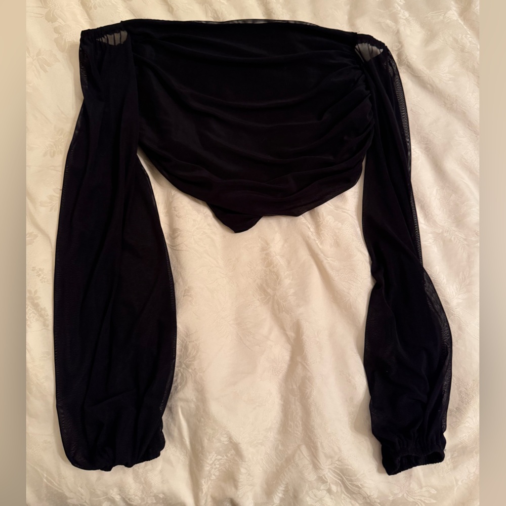 Shear longsleeve cropped triangle front shirt